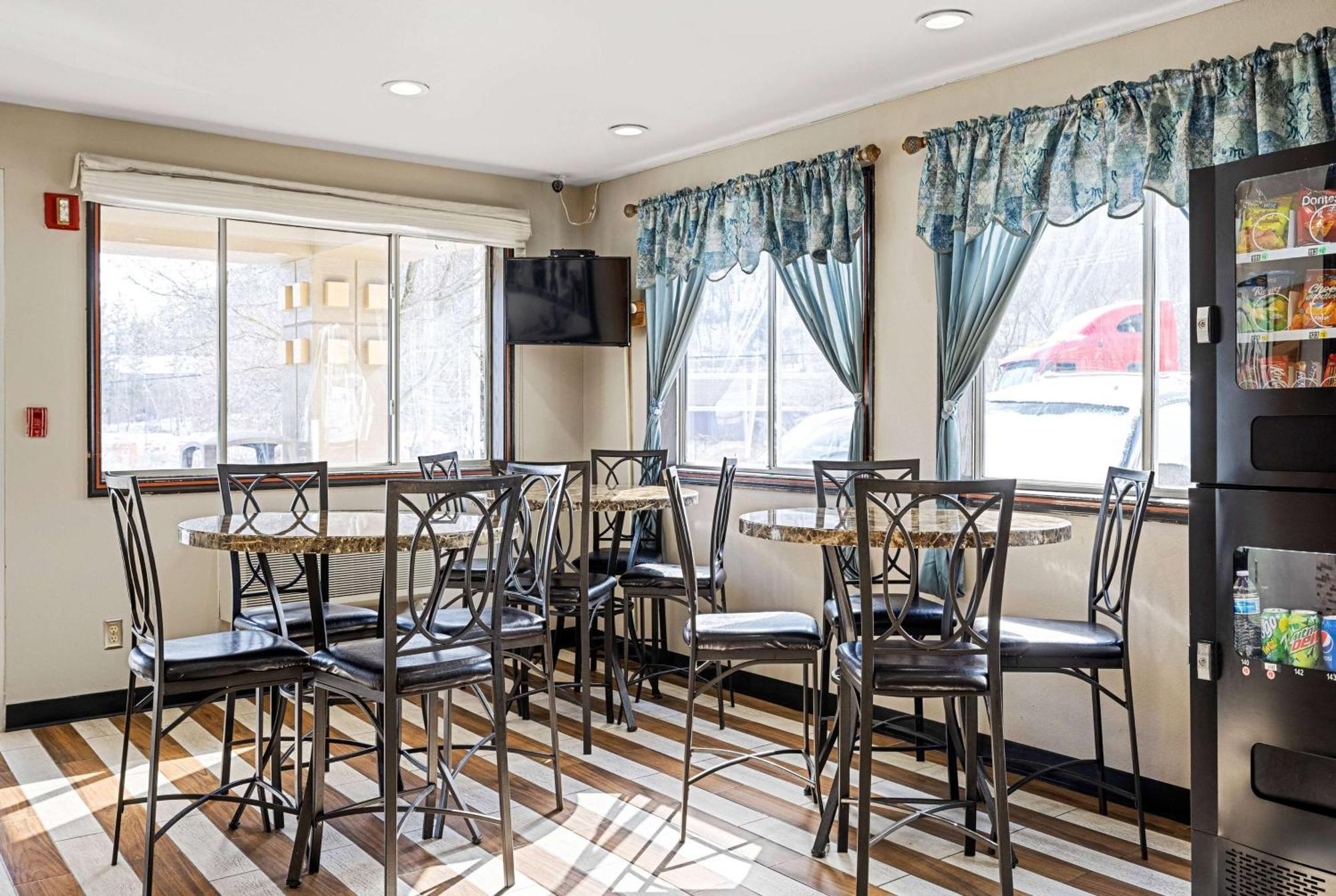 Super 8 By Wyndham Pittsburgh/מונרוויל מראה חיצוני תמונה